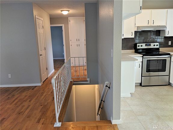 3rd image of 1126 E 52nd St