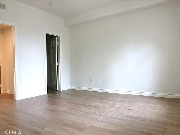 2243 Martin #110 — Photo 19