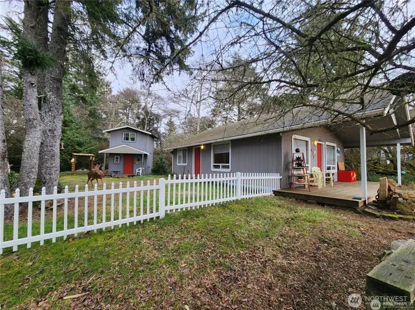 639 Birch Place NE, Ocean Shores, WA 98569