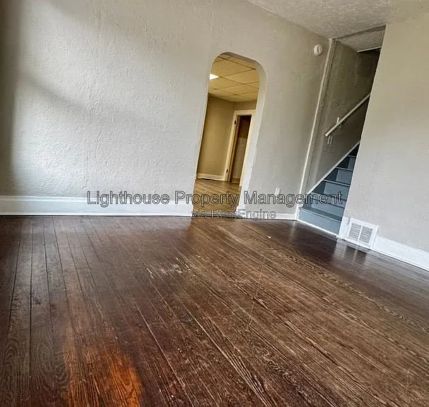 871 Wood St — Photo 3