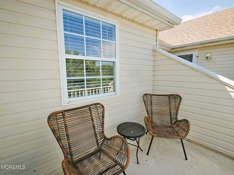 574 Beachway Ave #7 — Photo 15