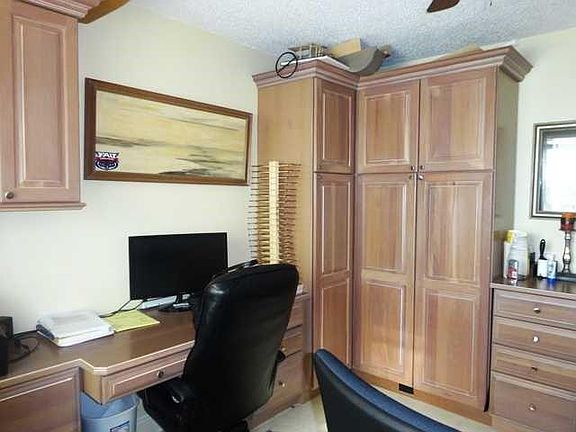 4th image of 3202 NE 7th Pl