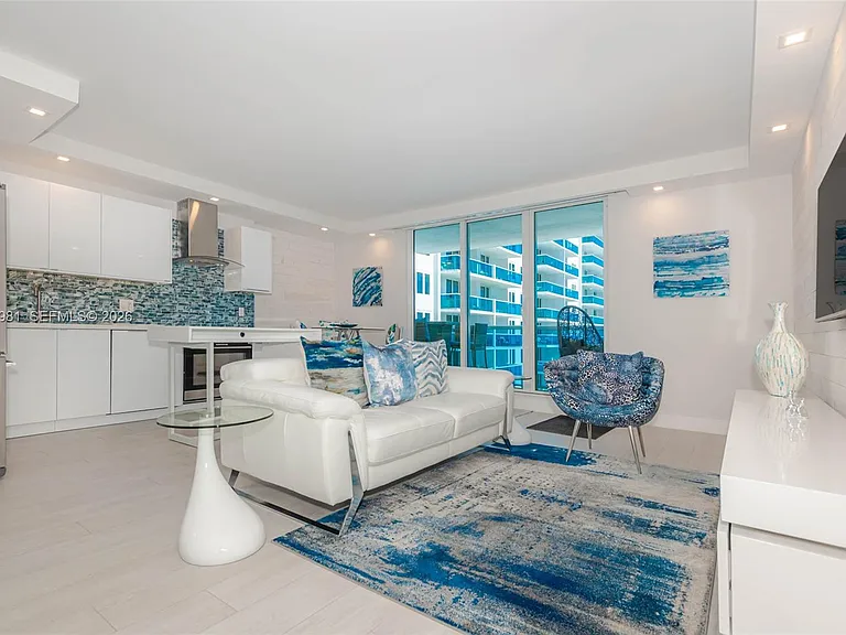 2301 Collins Ave #941 — Photo 4