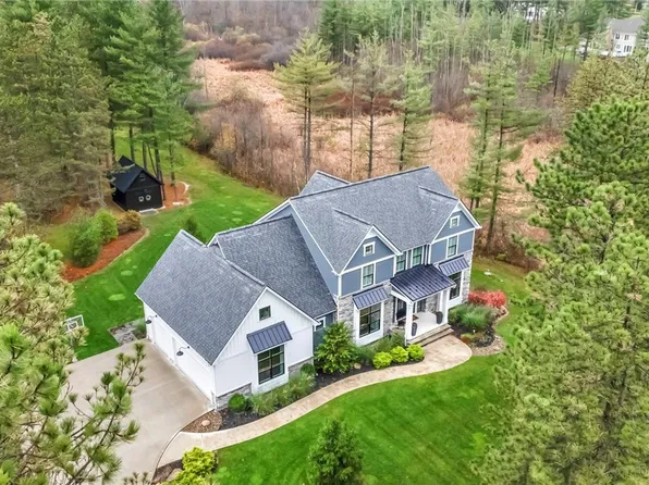 11190 River Rd, Chardon, OH 44024