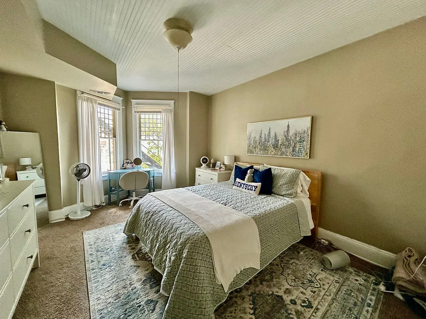 5 Bedroom Ready to Pre-lease! — Photo 4