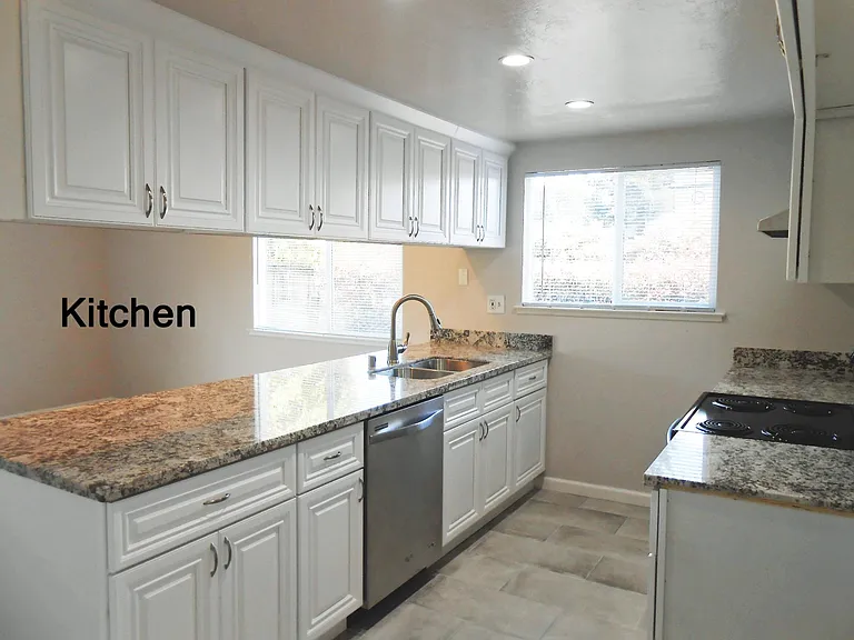 629 Ecker Ct — Photo 6