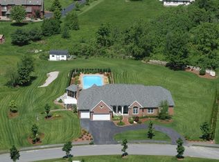 12 Elizabeth Dr, Auburn, MA 01501