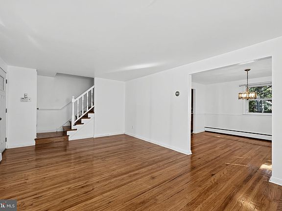 3rd image of 614 Georgetown Rd