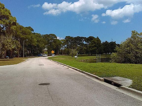 3rd image of 209 Mystic Lake Dr N