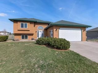 22984 Candlelight Dr, Rapid City, SD 57703