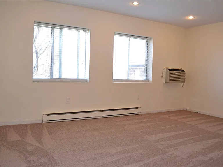 4 Universal St #12 — Photo 7