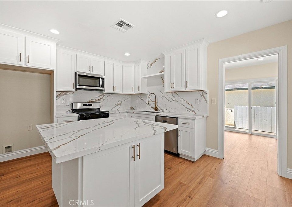 1st image of 2101 W 76th St