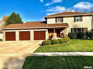 320 Westwinds Dr, Jacksonville, IL 62650