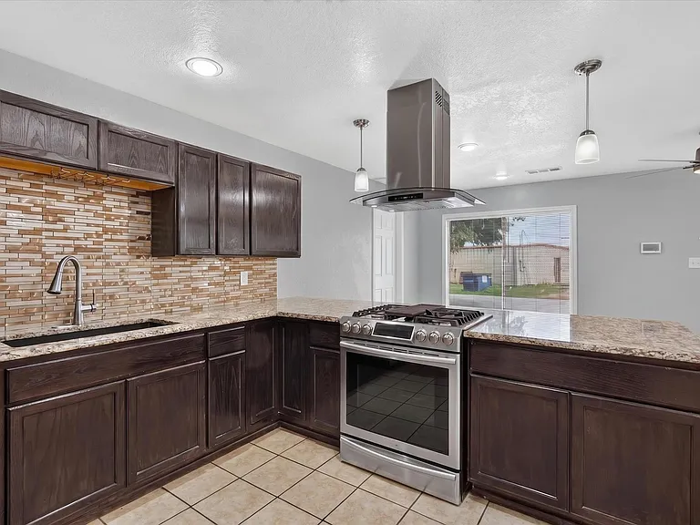 5301 Scoggins St — Photo 17