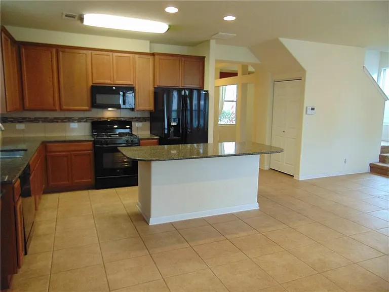 5208 Hellman — Photo 11