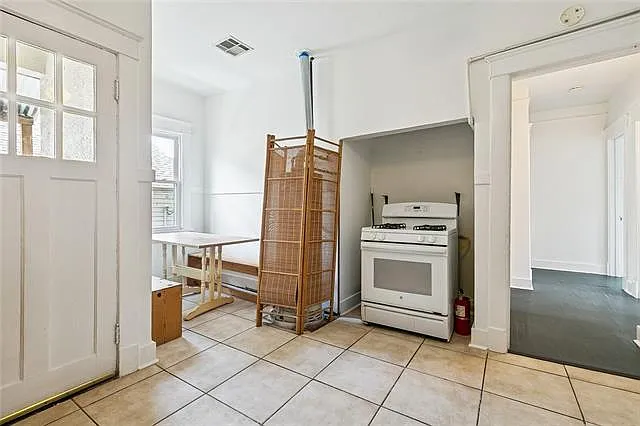 7324 Maple St — Photo 9