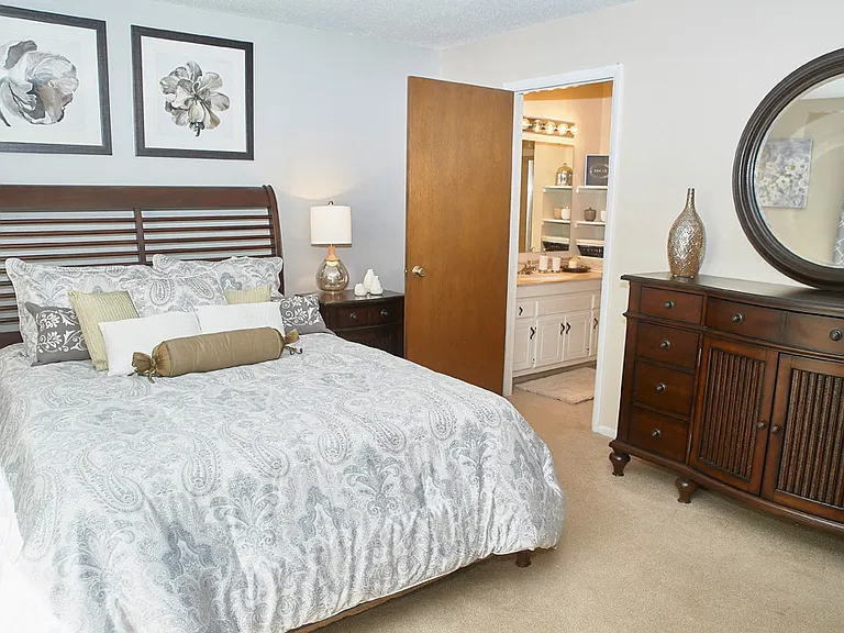 Classic Series Master Bedroom at Somerset Lakes