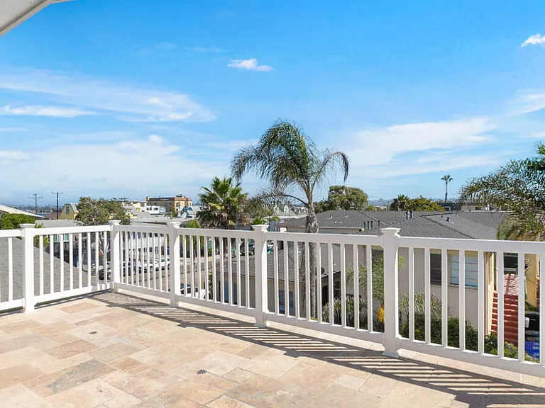 726-728 Coronado Ct — Photo 13