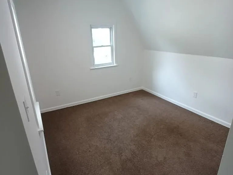 2044 Garrick Ave — Photo 28