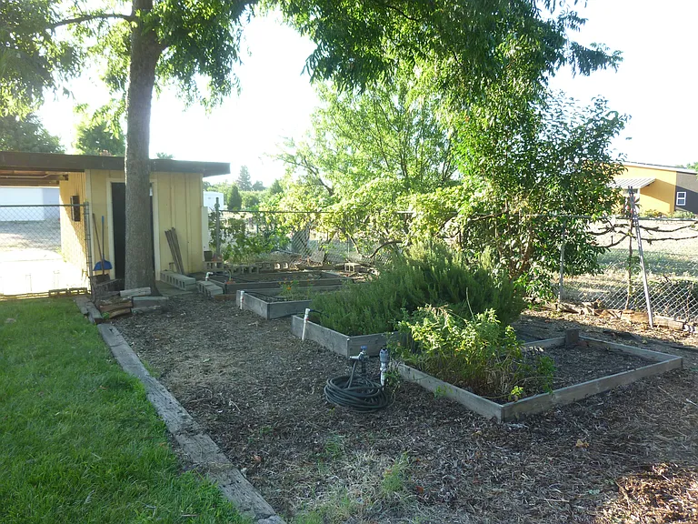 Stanley Ave — Photo 4