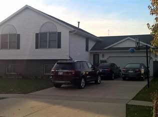 6725 Colorado Dr SW, Cedar Rapids, IA 52404