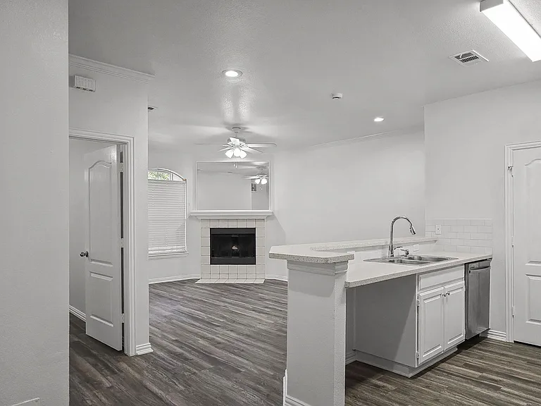 1501 Cedar Elm Dr #101 — Photo 8