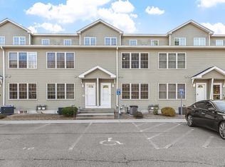 10 Steeple Chase Dr, Hampstead, NH 03841