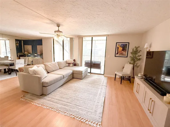 450 Commodore Dr APT 306, Plantation, FL 33325