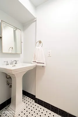 Sold by Sotheby's International Realty | media 8