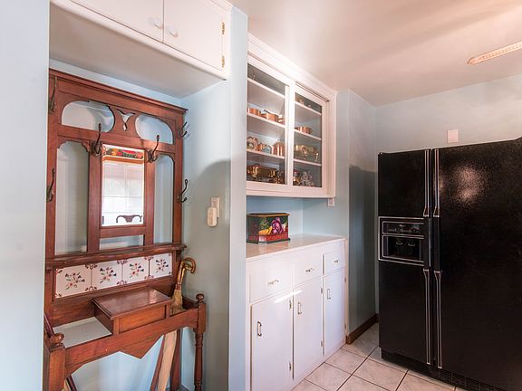 plenty of cabinet space