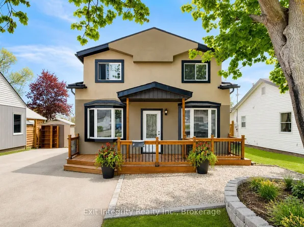54 7th Ave, Brantford, ON N3S 1B4
