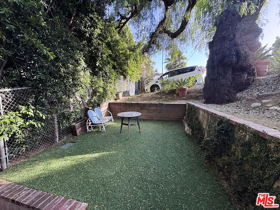 3 bed, 3.0 bath, 2944 sqft, $9,750 — Photo 3