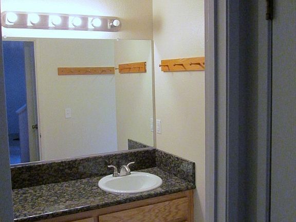 4th image of 4 Klondike Ct APT B