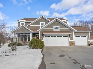 2815 S Saddle Ridge Ct NE, Rockford, MI 49341