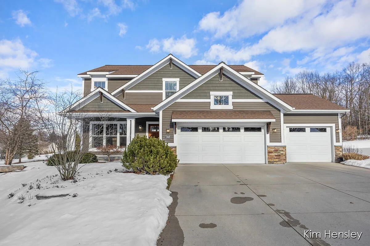 2815 S Saddle Ridge Ct NE photo 1