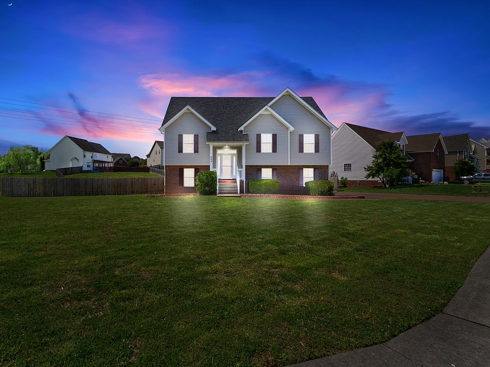 1st image of 689 Winding Bluff Way