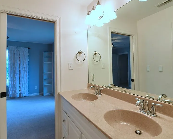 106 Manlyn Dr — Photo 56