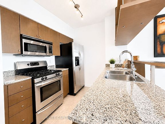 2nd image of 10 Navy Wharf Ct #1008