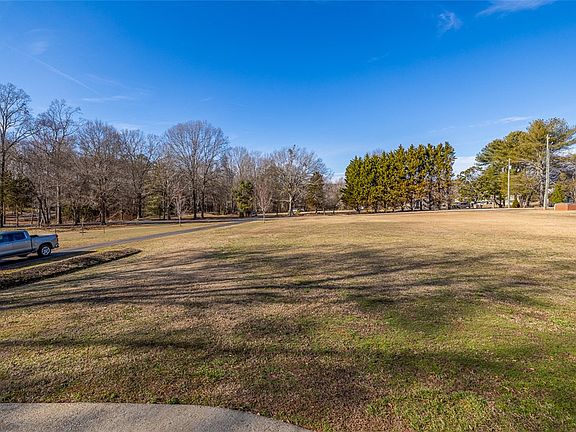 4th image of 200 Poore Rd