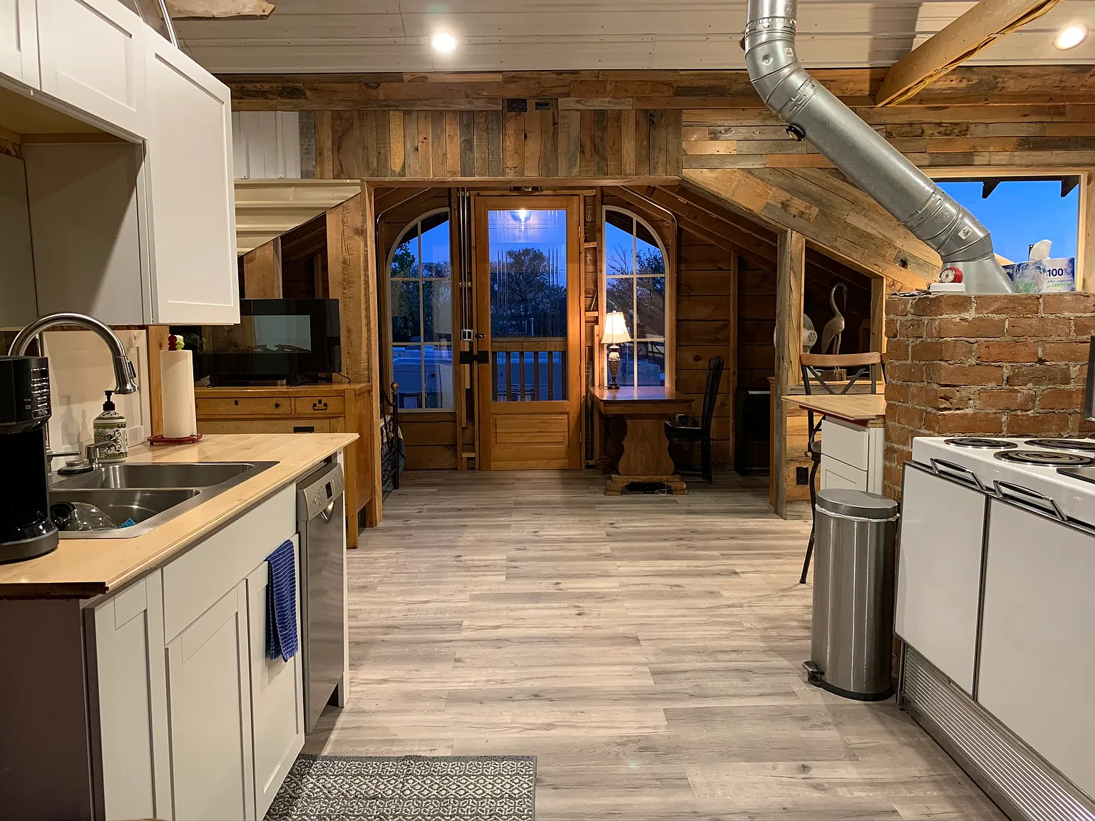 903 Lead Ave SW — Photo 3