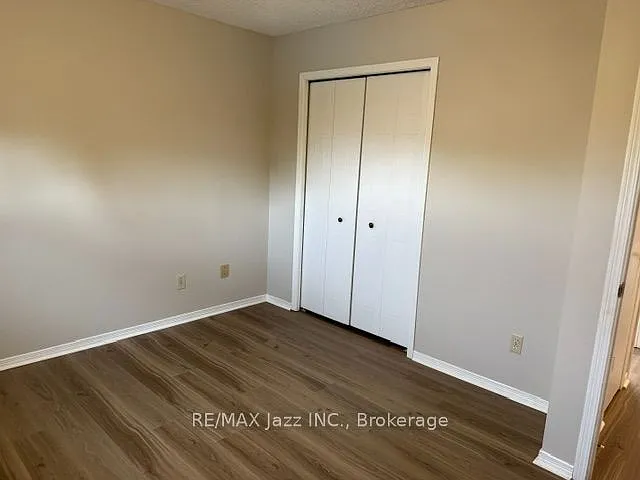 5 Turnberry Cres — Photo 6