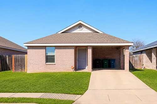 9226 Emerald Port Dr Photo 1