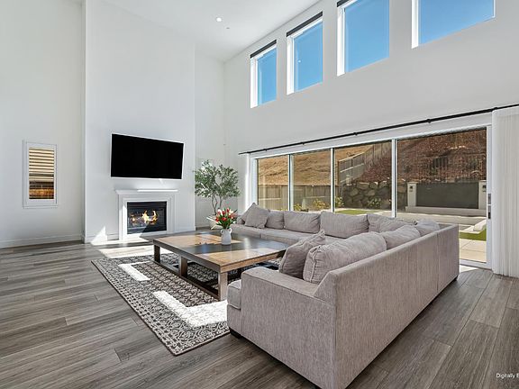 2nd image of 5085 Glacier Peak Dr