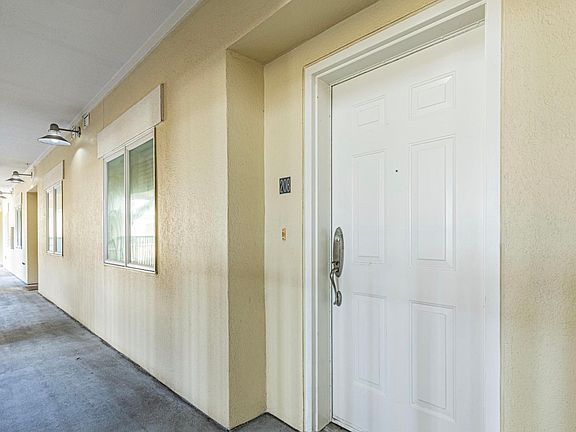 4th image of 525 N 3rd St #208