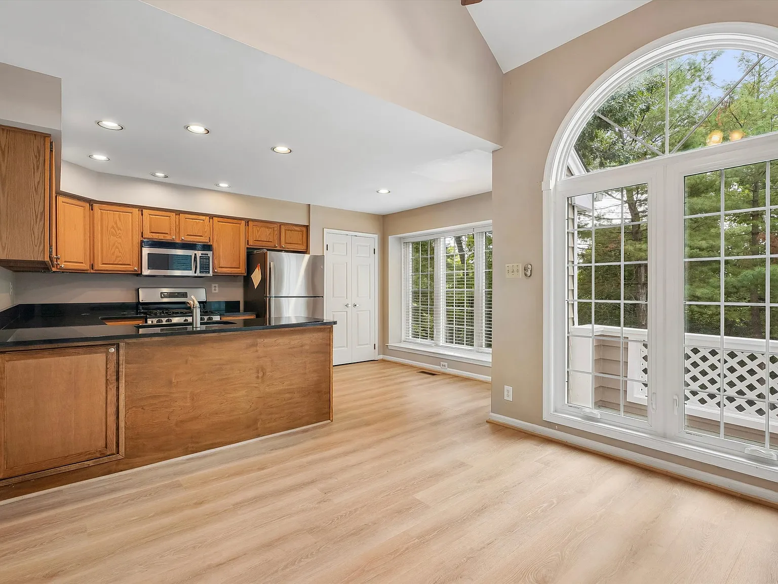 3 bed, 1846 sqft, $3,300 — Photo 4