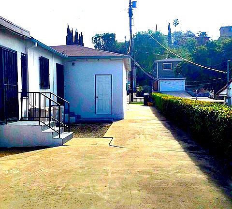 4th image of 3847 Harriman Ave