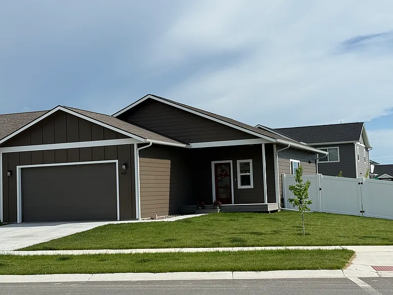 502 Pheasant Ln — Photo 1