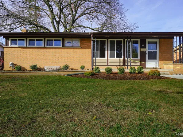 10055 Garden St, Livonia, MI 48150