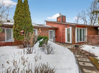 10 Amundsen Cres, Ottawa, ON K2L 1A7