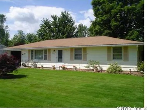 8115 Brook Hollow Rd, Bridgeport, NY 13030